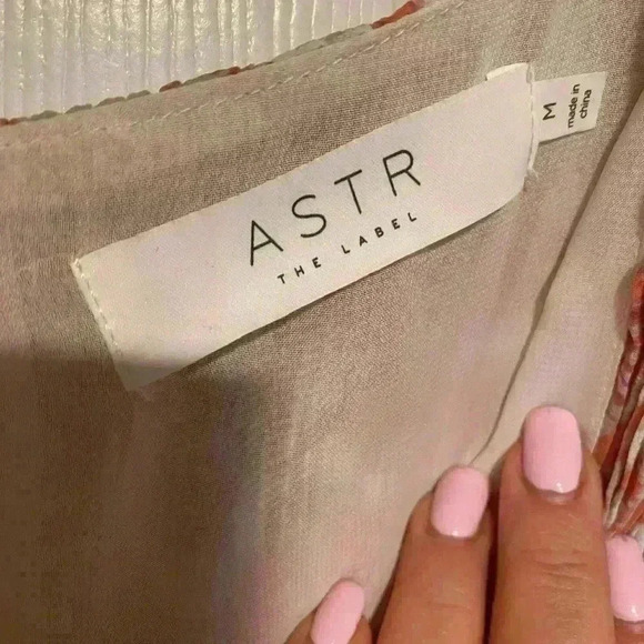 Anthropologie ASTR , NEW medium, peachy orange pink and cream colors feminine - Picture 6 of 14
